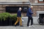 Amsterdam 26 oktober 2022
Cor v Zadelhoff verlaat met een kennis het conservatorium hotel