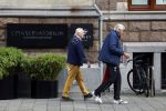 Amsterdam 26 oktober 2022
Cor v Zadelhoff verlaat met een kennis het conservatorium hotel