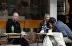Amsterdam 29 oktober 2022
Davy Klaassen met zijn hond op terras.