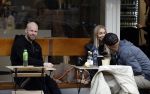 Amsterdam 29 oktober 2022
Davy Klaassen met zijn hond op terras.
