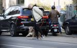 Amsterdam 29 oktober 2022
Davy Klaassen met zijn hond op terras.