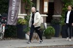 Amsterdam 29 oktober 2022
Davy Klaassen met zijn hond op terras.