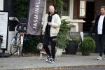 Amsterdam 29 oktober 2022
Davy Klaassen met zijn hond op terras.