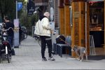 Amsterdam 29 oktober 2022
Davy Klaassen met zijn hond op terras.