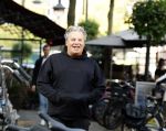 Amsterdam 31 oktober 2022
Dirk Zeelenberg met een kennis in Amsterdam zuid.