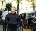 Amsterdam 31 oktober 2022
Dirk Zeelenberg met een kennis in Amsterdam zuid.