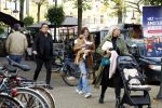 Amsterdam 31 oktober 2022
Frank Masmeijer met zijn  dochters Charlotte en Michelle met kleindochter op de cornelis schuytstraat.