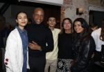 Amsterdam 17 november 2022
Boekpresentatie van het boek over 100 jarigen van Humberto Tan . Humberto Tan met zijn vrouw Ineke en zijn kinderen Julia Isa en Benjamin
