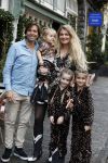 Amsterdam 9 november 2022
Presentatie kledinglijn  Iris Zeilstra bij restaurant de Luwte. Iris met man en hun kinderen