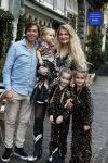 Amsterdam 9 november 2022
Presentatie kledinglijn  Iris Zeilstra bij restaurant de Luwte. Iris met man en hun kinderen