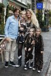 Amsterdam 9 november 2022
Presentatie kledinglijn  Iris Zeilstra bij restaurant de Luwte. Iris met man en hun kinderen
