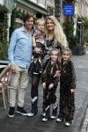 Amsterdam 9 november 2022
Presentatie kledinglijn  Iris Zeilstra bij restaurant de Luwte. Iris met man en hun kinderen