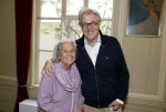Amsterdam 17 november 2022
In theater Betty Asfalt viert Annemarie Oster haar 80e verjaardag . Jeroen Krabbe kwam met zijn vrouw Herma Krabbe