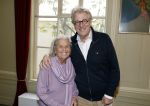 Amsterdam 17 november 2022
In theater Betty Asfalt viert Annemarie Oster haar 80e verjaardag . Jeroen Krabbe kwam met zijn vrouw Herma Krabbe