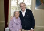 Amsterdam 17 november 2022
In theater Betty Asfalt viert Annemarie Oster haar 80e verjaardag . Jeroen Krabbe kwam met zijn vrouw Herma Krabbe