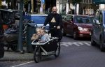 Amsterdam 26 oktober 2022
Jeroen v d Bergh met zijn kindeen in de bakfiets