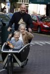 Amsterdam 26 oktober 2022
Jeroen v d Bergh met zijn kindeen in de bakfiets