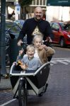 Amsterdam 26 oktober 2022
Jeroen v d Bergh met zijn kindeen in de bakfiets