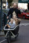 Amsterdam 26 oktober 2022
Jeroen v d Bergh met zijn kindeen in de bakfiets
