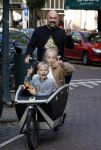 Amsterdam 26 oktober 2022
Jeroen v d Bergh met zijn kindeen in de bakfiets