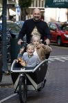 Amsterdam 26 oktober 2022
Jeroen v d Bergh met zijn kindeen in de bakfiets