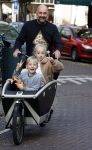 Amsterdam 26 oktober 2022
Jeroen v d Bergh met zijn kindeen in de bakfiets