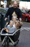 Amsterdam 26 oktober 2022
Jeroen v d Bergh met zijn kindeen in de bakfiets