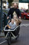 Amsterdam 26 oktober 2022
Jeroen v d Bergh met zijn kindeen in de bakfiets