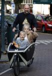 Amsterdam 26 oktober 2022
Jeroen v d Bergh met zijn kindeen in de bakfiets