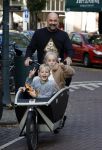 Amsterdam 26 oktober 2022
Jeroen v d Bergh met zijn kindeen in de bakfiets