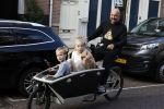 Amsterdam 26 oktober 2022
Jeroen v d Bergh met zijn kindeen in de bakfiets