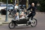 Amsterdam 26 oktober 2022
Jeroen v d Bergh met zijn kindeen in de bakfiets