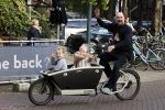Amsterdam 26 oktober 2022
Jeroen v d Bergh met zijn kindeen in de bakfiets