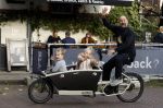 Amsterdam 26 oktober 2022
Jeroen v d Bergh met zijn kindeen in de bakfiets