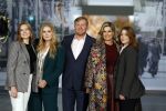 Amsterdam 4 november 2022
Fotomoment met koninklijke familie in de nieuwe kerk waar op dit moment een expositie is van Prinses Juliana.
Aanwezig Koning Willem Alexander Koningin Maxima Prinses Amalia Prinses Ariane en Prinses Alexia.
