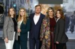 Amsterdam 4 november 2022
Fotomoment met koninklijke familie in de nieuwe kerk waar op dit moment een expositie is van Prinses Juliana.
Aanwezig Koning Willem Alexander Koningin Maxima Prinses Amalia Prinses Ariane en Prinses Alexia.