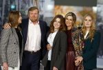 Amsterdam 4 november 2022
Fotomoment met koninklijke familie in de nieuwe kerk waar op dit moment een expositie is van Prinses Juliana.
Aanwezig Koning Willem Alexander Koningin Maxima Prinses Amalia Prinses Ariane en Prinses Alexia.