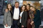Amsterdam 4 november 2022
Fotomoment met koninklijke familie in de nieuwe kerk waar op dit moment een expositie is van Prinses Juliana.
Aanwezig Koning Willem Alexander Koningin Maxima Prinses Amalia Prinses Ariane en Prinses Alexia.