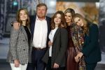 Amsterdam 4 november 2022
Fotomoment met koninklijke familie in de nieuwe kerk waar op dit moment een expositie is van Prinses Juliana.
Aanwezig Koning Willem Alexander Koningin Maxima Prinses Amalia Prinses Ariane en Prinses Alexia.