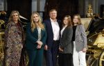 Amsterdam 4 november 2022
Fotomoment met koninklijke familie in de nieuwe kerk waar op dit moment een expositie is van Prinses Juliana.
Aanwezig Koning Willem Alexander Koningin Maxima Prinses Amalia Prinses Ariane en Prinses Alexia.