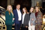 Amsterdam 4 november 2022
Fotomoment met koninklijke familie in de nieuwe kerk waar op dit moment een expositie is van Prinses Juliana.
Aanwezig Koning Willem Alexander Koningin Maxima Prinses Amalia Prinses Ariane en Prinses Alexia.