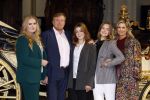 Amsterdam 4 november 2022
Fotomoment met koninklijke familie in de nieuwe kerk waar op dit moment een expositie is van Prinses Juliana.
Aanwezig Koning Willem Alexander Koningin Maxima Prinses Amalia Prinses Ariane en Prinses Alexia.