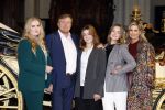 Amsterdam 4 november 2022
Fotomoment met koninklijke familie in de nieuwe kerk waar op dit moment een expositie is van Prinses Juliana.
Aanwezig Koning Willem Alexander Koningin Maxima Prinses Amalia Prinses Ariane en Prinses Alexia.