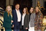 Amsterdam 4 november 2022
Fotomoment met koninklijke familie in de nieuwe kerk waar op dit moment een expositie is van Prinses Juliana.
Aanwezig Koning Willem Alexander Koningin Maxima Prinses Amalia Prinses Ariane en Prinses Alexia.