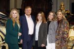 Amsterdam 4 november 2022
Fotomoment met koninklijke familie in de nieuwe kerk waar op dit moment een expositie is van Prinses Juliana.
Aanwezig Koning Willem Alexander Koningin Maxima Prinses Amalia Prinses Ariane en Prinses Alexia.