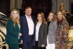 Amsterdam 4 november 2022
Fotomoment met koninklijke familie in de nieuwe kerk waar op dit moment een expositie is van Prinses Juliana.
Aanwezig Koning Willem Alexander Koningin Maxima Prinses Amalia Prinses Ariane en Prinses Alexia.