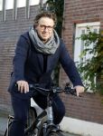 Alkmaar 12 en 13 november 2022
Marco Borsato op de fiets in het centrum van Alkmaar .