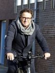 Alkmaar 12 en 13 november 2022
Marco Borsato op de fiets in het centrum van Alkmaar .