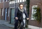 Alkmaar 12 en 13 november 2022
Marco Borsato op de fiets in het centrum van Alkmaar .