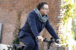 Alkmaar 12 en 13 november 2022
Marco Borsato op de fiets in het centrum van Alkmaar .